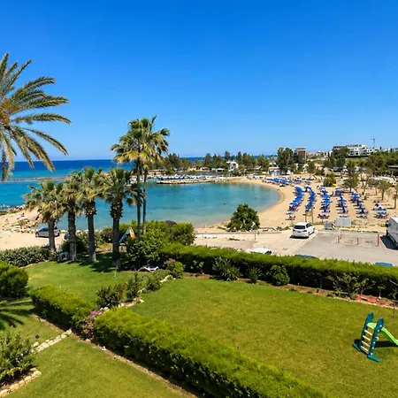 Trident Luxury By Trulycyprus アパート