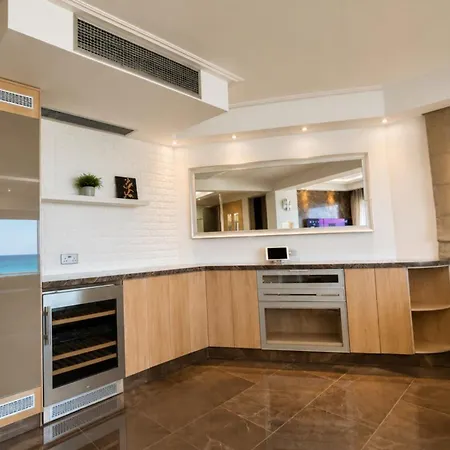 Trident Luxury By Trulycyprus アパート